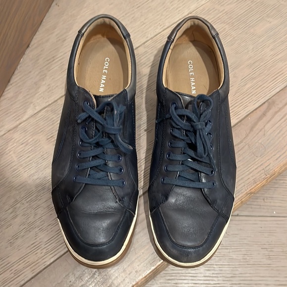 Beautiful Cole Haan Leather sneaker, size 10.5M. Midnight blue - Picture 2 of 5
